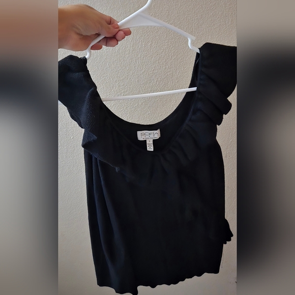 Chic Black Ruffled Blouse - Picture 2 of 4